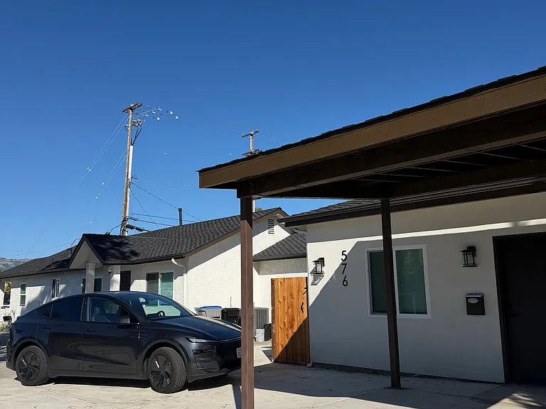 shared lot with another home