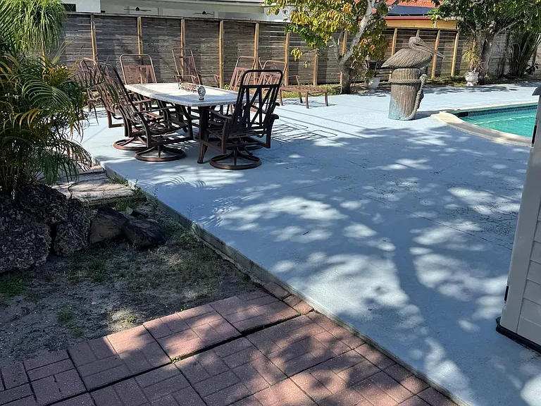 5341 SW 10th St — Photo 2