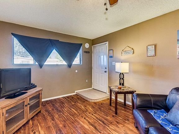 3rd image of 2911 W Sunnyside Dr