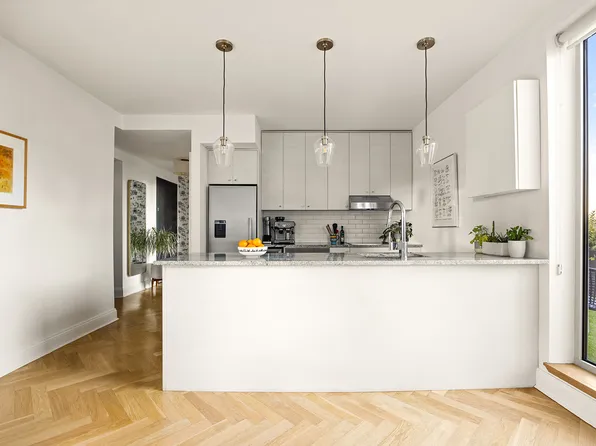 531 Vanderbilt Avenue image 5 of 21