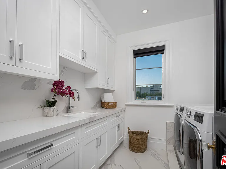 806 N Gardner St — Photo 44