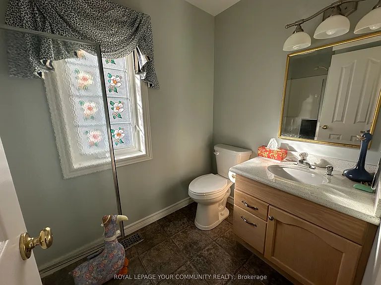 203 Lake Dr E — Photo 21