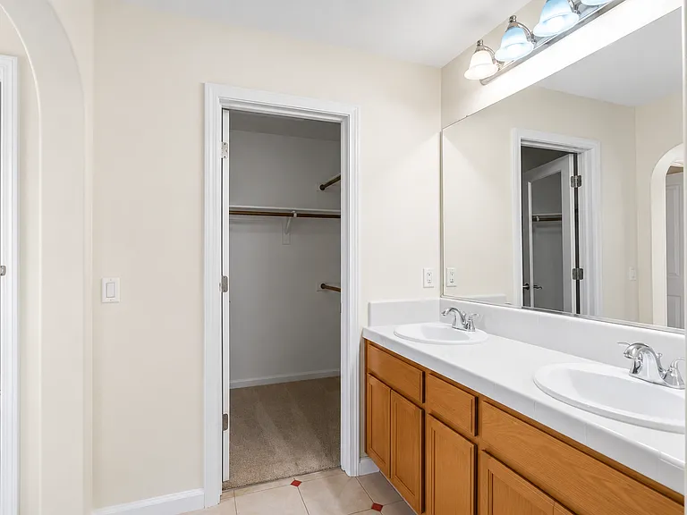 4265 Voltaire St — Photo 10