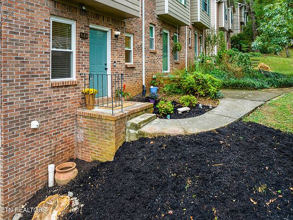 4th image of 644 Shadywood Ln
