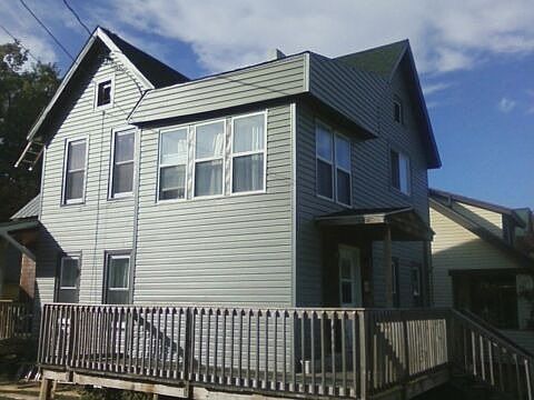 2nd image of 401 Broadway Ave E