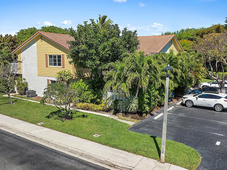 213 Seabreeze Cir — Photo 23