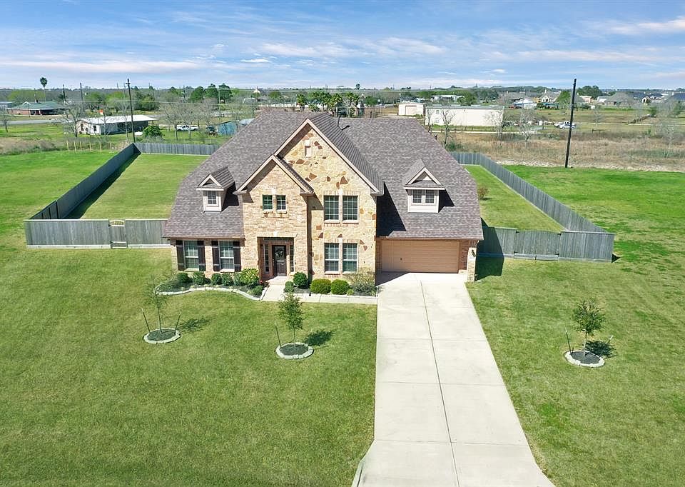 1st image of 4303 Clearwater Dr