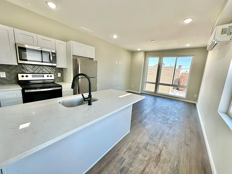 1230 N Marshall St #O2F — Photo 2