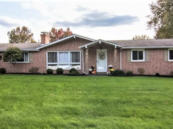 2588 Applegrove St NW, North Canton, OH 44720