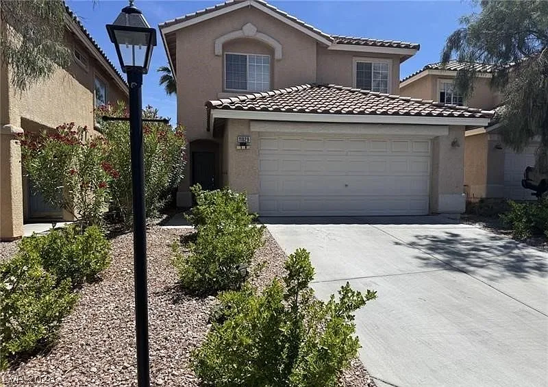 3 bed, 2.5 bath, 1683 sqft, $2,400 — Photo 2