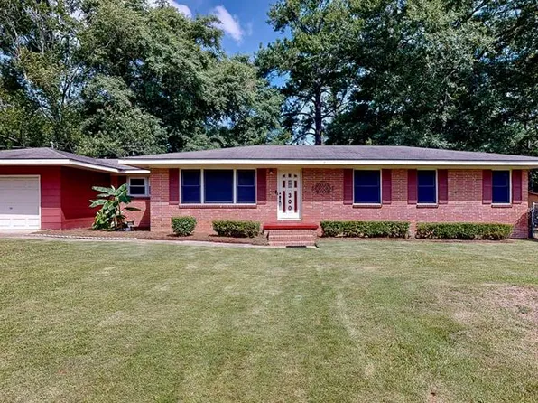 300 Sherwood Dr, Dothan, AL 36303