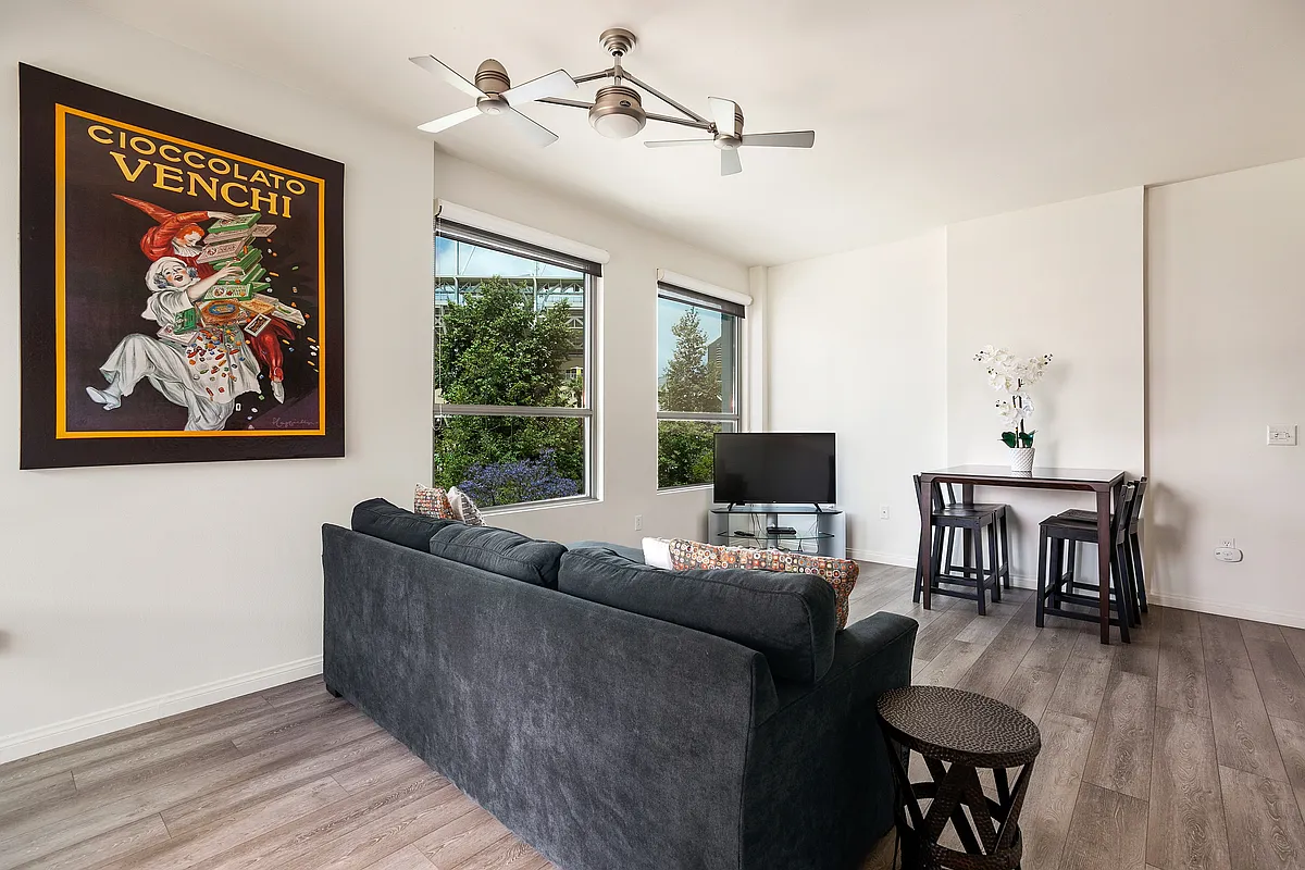 2 bed, 1101 sqft, $5,000 — Photo 2