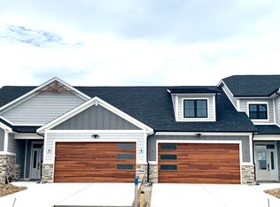 1016 Crab Apple Ct, Jeannette, PA 15644