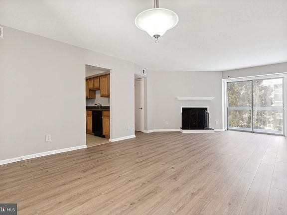 5th image of 3179 Summit Square Dr #2-E6