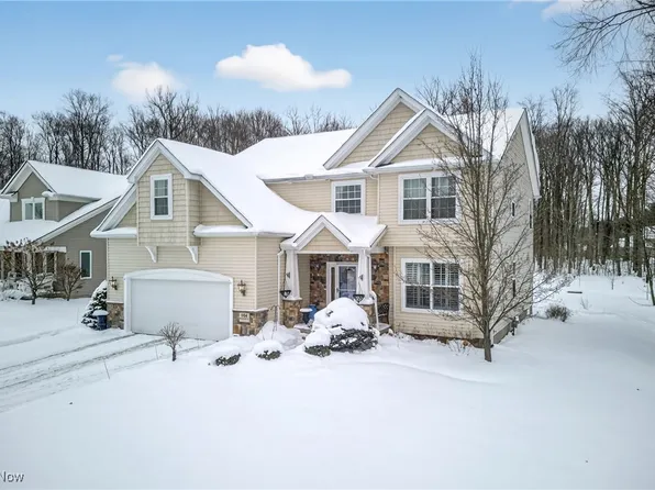 104 Bentwood Dr, Chardon, OH 44024