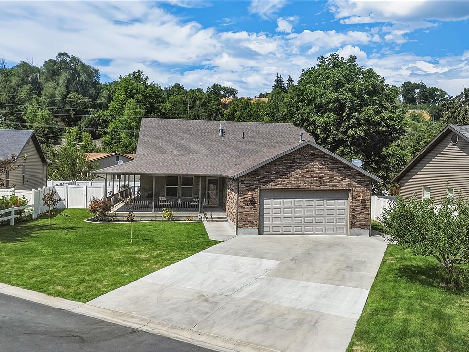 1st image of 689 Apple Dr