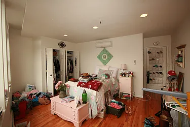 Rented by R New York