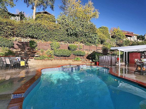 3rd image of 3555 Paraiso Way