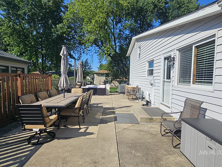 914 Bradford Ln — Photo 6