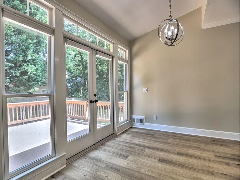 3237 Waldwick Way SE — Photo 8