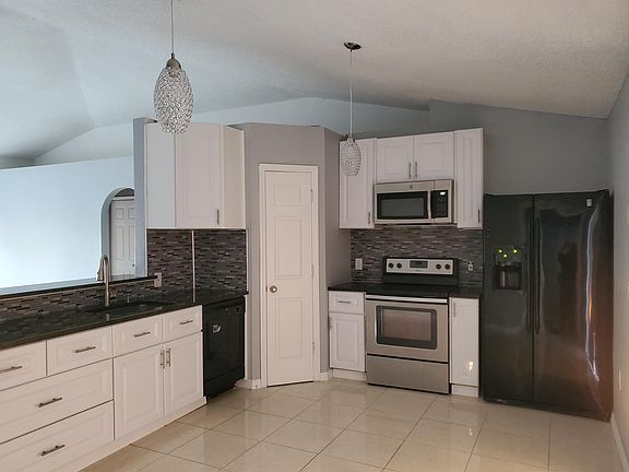 4th image of 1122 Saint Tropez Ct