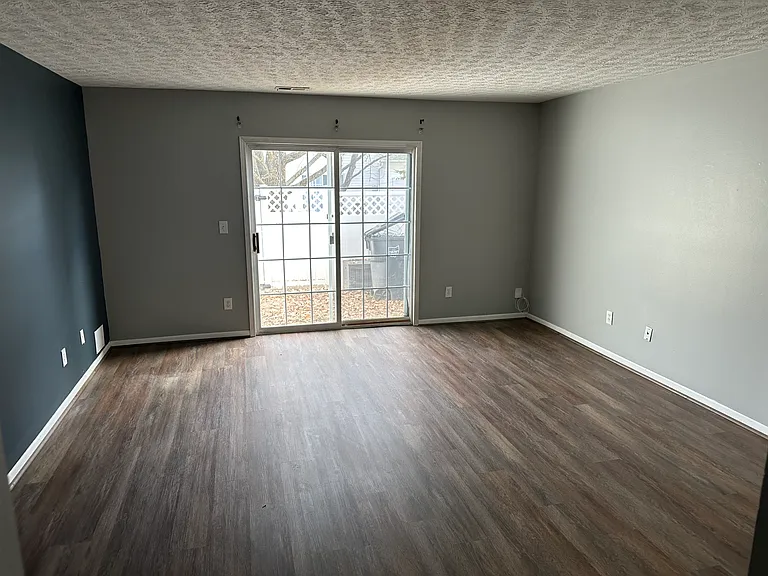 6806 Axtel Dr #20C — Photo 1