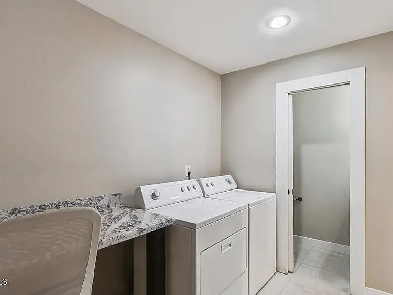 1737 E Manhatton Dr — Photo 7