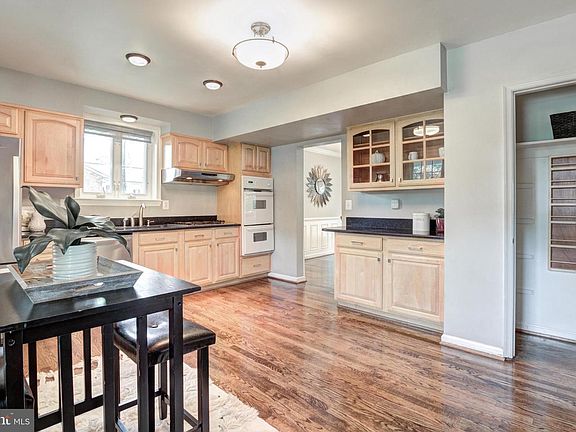 4th image of 4321 Willow Woods Dr