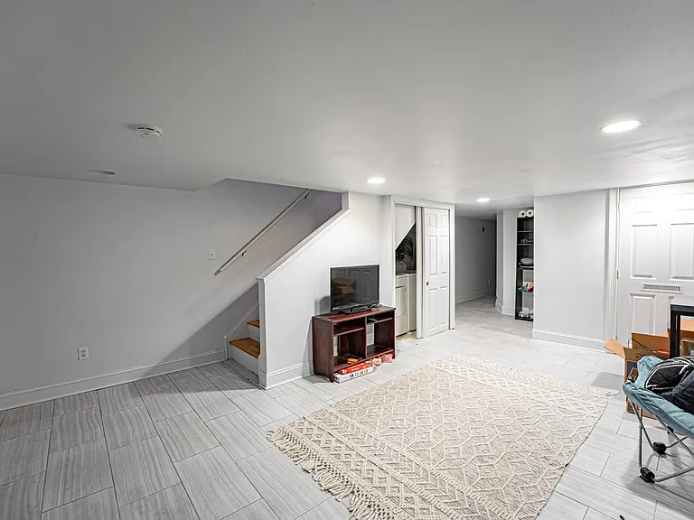 1528 Brown St #1 — Photo 16