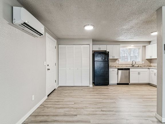 4th image of 2111 Airport Ave #2105