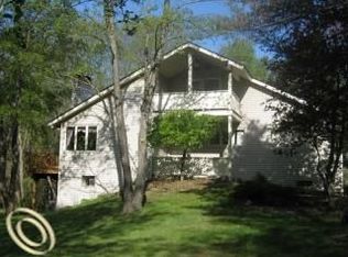 206 E Hunters Creek Rd, Lapeer, MI 48446