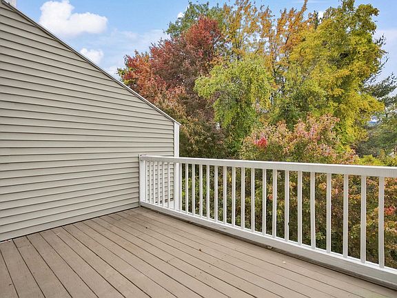 4th image of 328 Fox Hollow Way #328