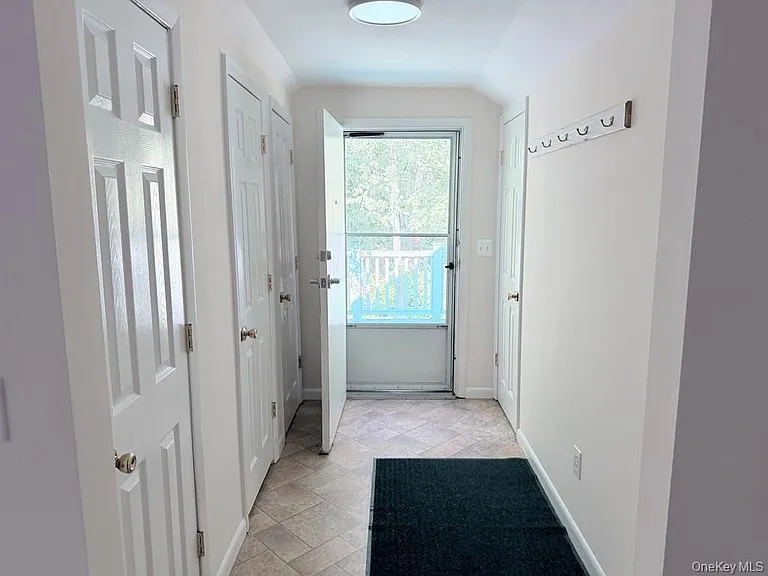 12 Lake Dr — Photo 5