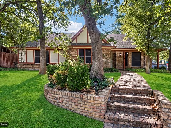 3rd image of 615 Country Green Ln