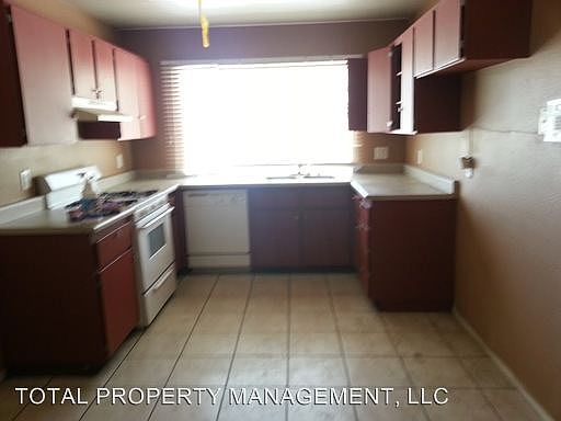 4th image of 4701 Powell Ave