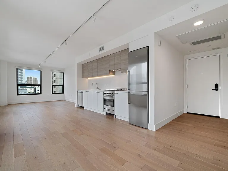 719 Larkin St #503 — Photo 2