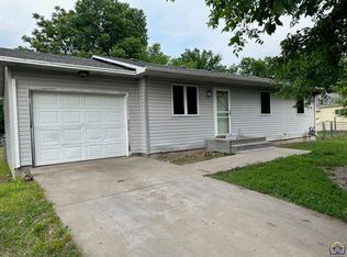 1016 SE Lawrence St, Topeka, KS 66607