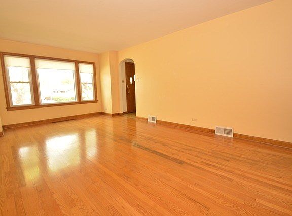 2nd image of 1550 Mandel Ave