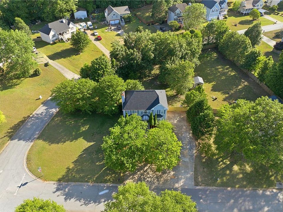 1st image of 19 Kacey Ct