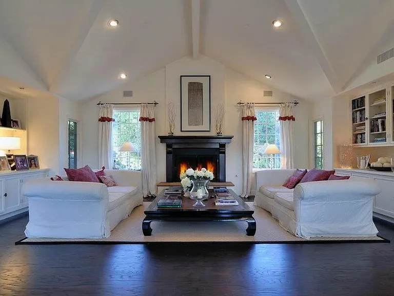647 Tabor Ln — Photo 7