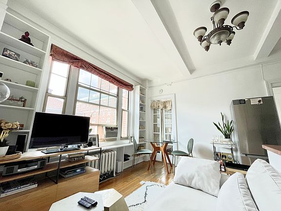 5th image of 170 W 74th St APT 1007