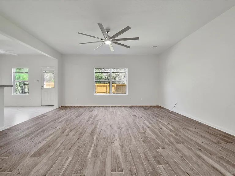 305 Crooked Pine Ct — Photo 4