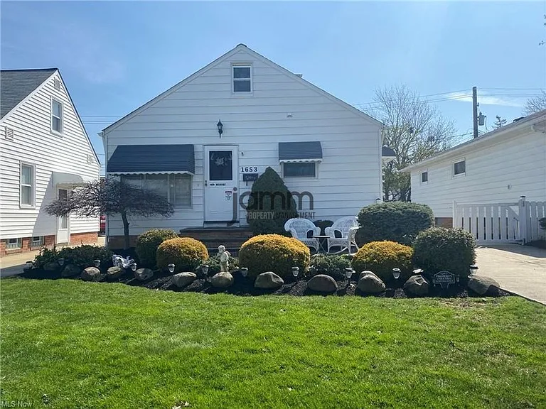 1653 Woodhurst Ave — Photo 1