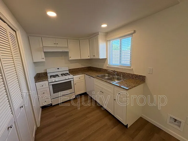 1473 Ben Franklin Ave — Photo 12