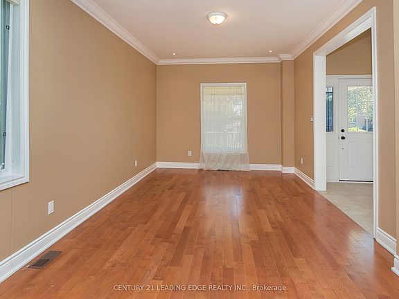 3rd image of 30 James Scott Rd