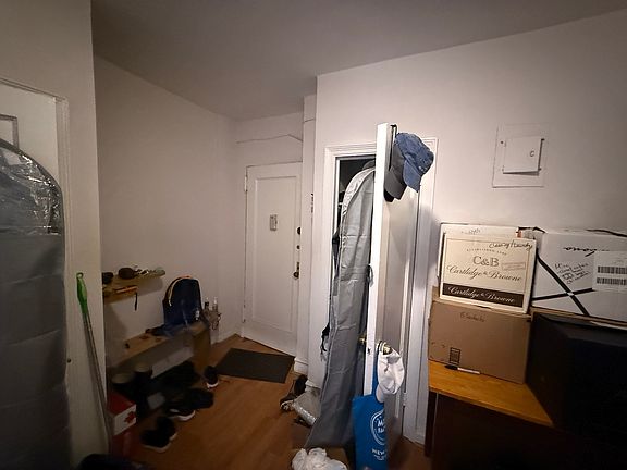 3rd image of 209 W 104th St APT 2C