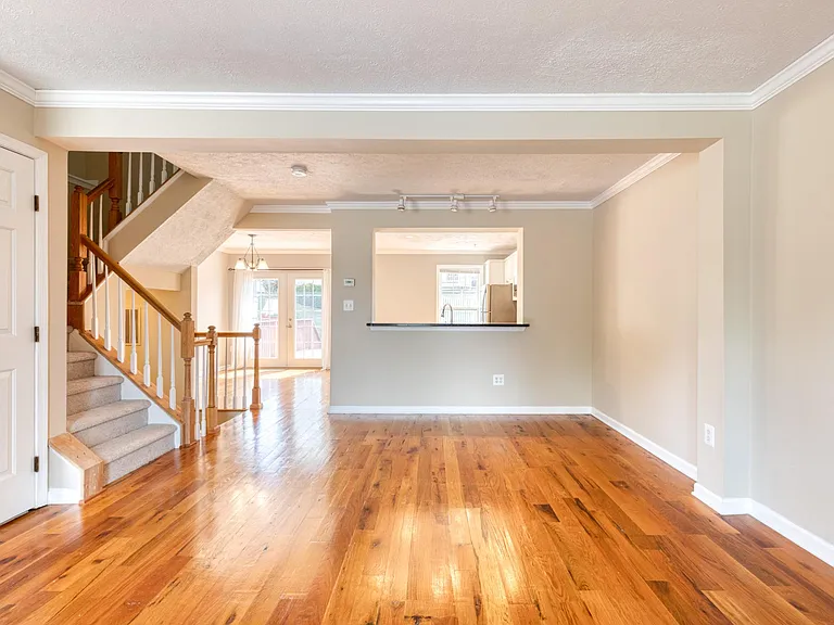 490 Crestridge Way — Photo 3