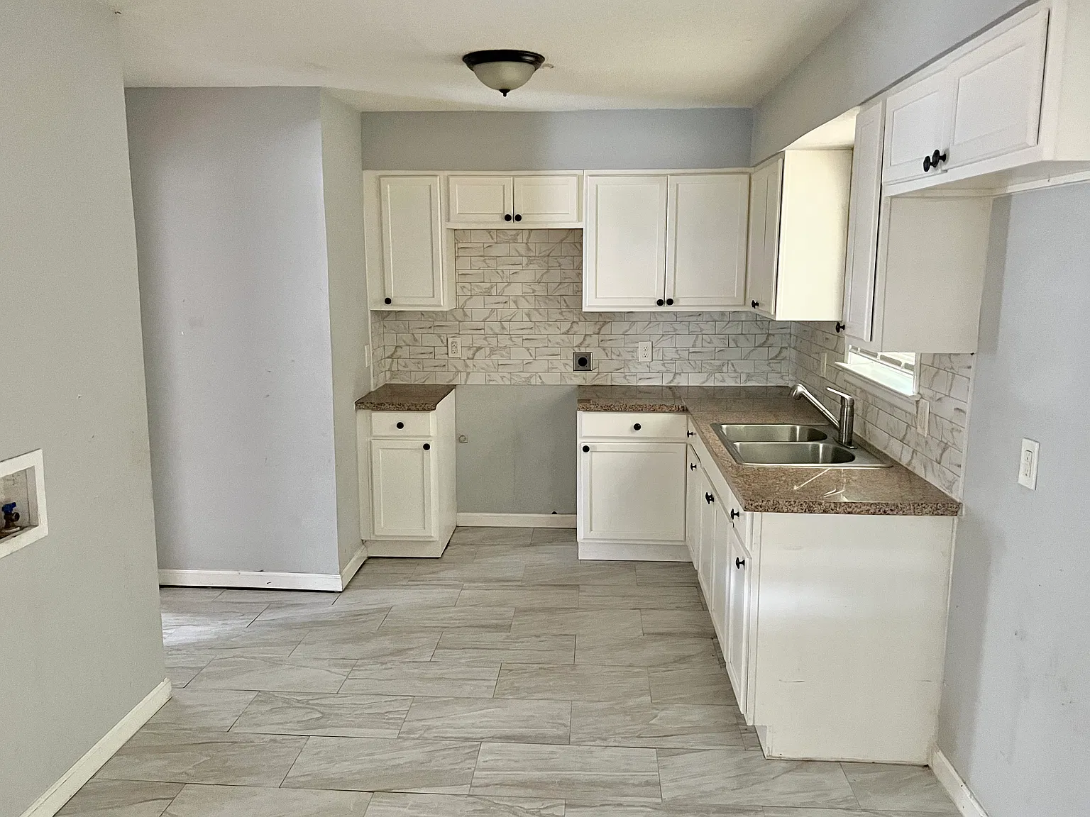 3 bed, 1053 sqft, $900 — Photo 3