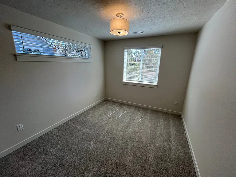 2539 NE Studio Rd — Photo 17