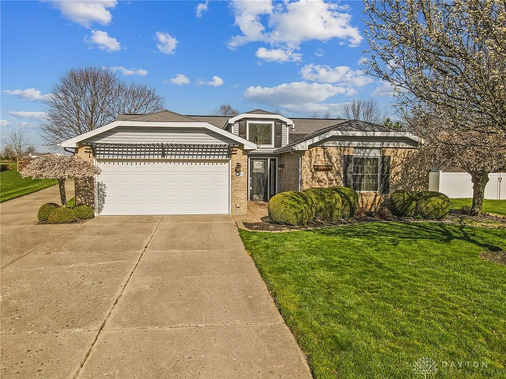 383 Winterset Dr photo 1